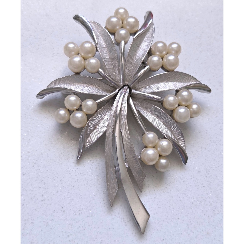 VTG Crown Trifari MCM Silver Tone Faux Pearl Floral Spray Brooch Pin Crown Mark